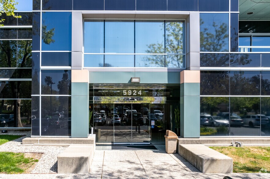 More Photos Of 5924 Stoneridge Dr, Pleasanton Medical For Lease