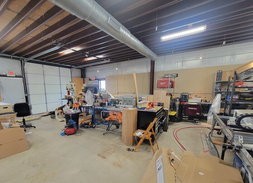 More Photos Of 604 Bonita Dr, Blanco Industrial For Lease