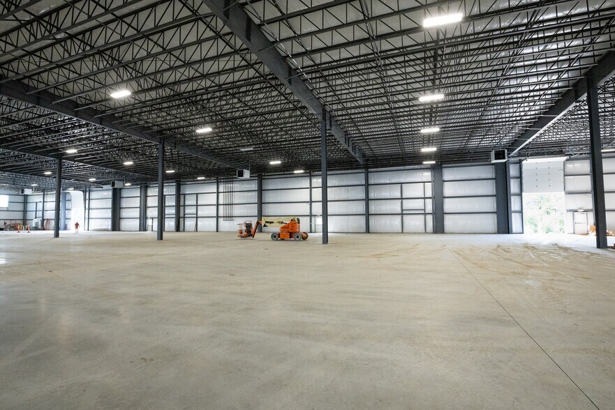 More Photos Of 22 Roberts Lane, Clifton Park Warehouse For Lease