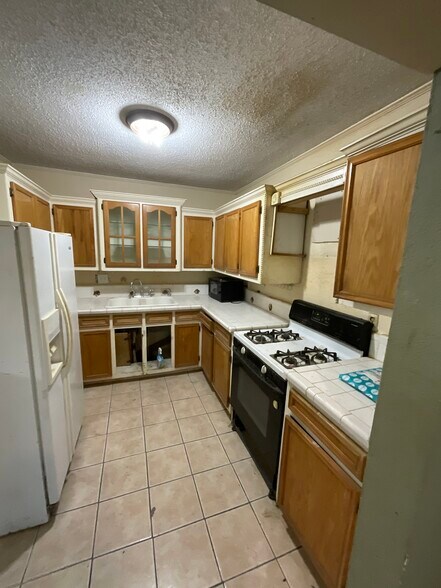 More Photos Of 609 Oak St, La Marque Warehouse For Sale