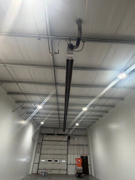 More Photos Of 1925 SW 5th St, Lincoln Warehouse For Lease