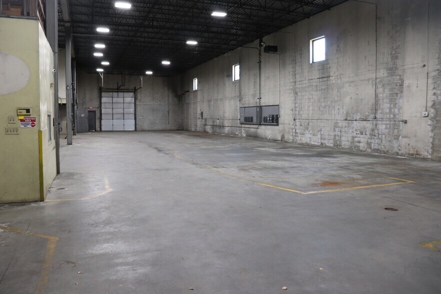 More Photos Of 1 Nablus Rd, Wakefield Distribution For Lease