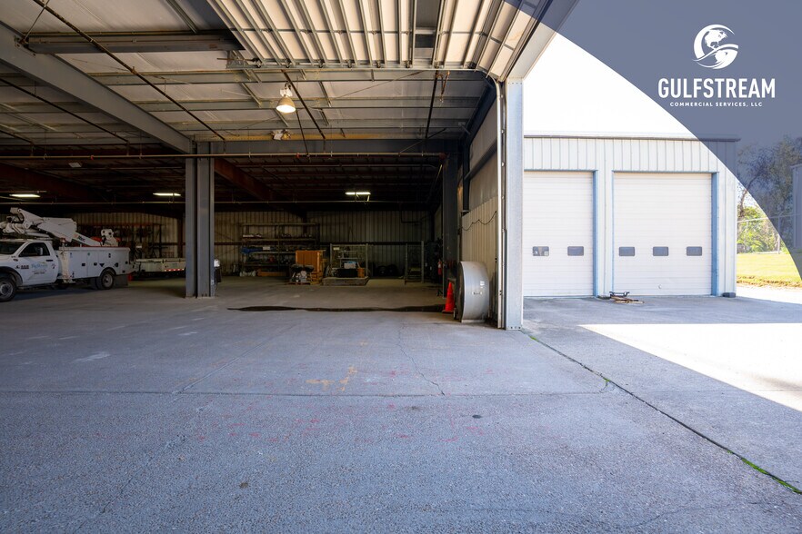 More Photos Of 5630 Airline Rd, Henderson Manufacturing For Lease