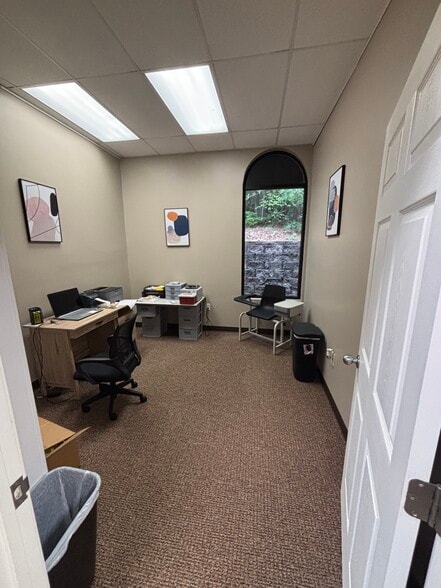 More Photos Of 108 Oak Park Dr, Irmo Office For Lease