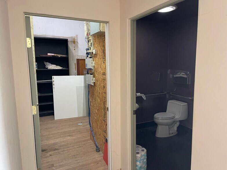 More Photos Of 159 W Yosemite Ave, Manteca Storefront For Lease