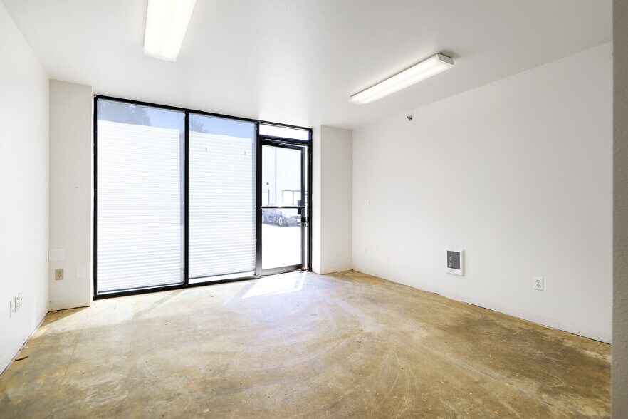 More Photos Of 1718 SE 8th Ave, Camas Warehouse For Sale