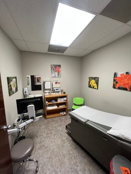 More Photos Of 11808 Kingston Pike, Knoxville Medical For Sale