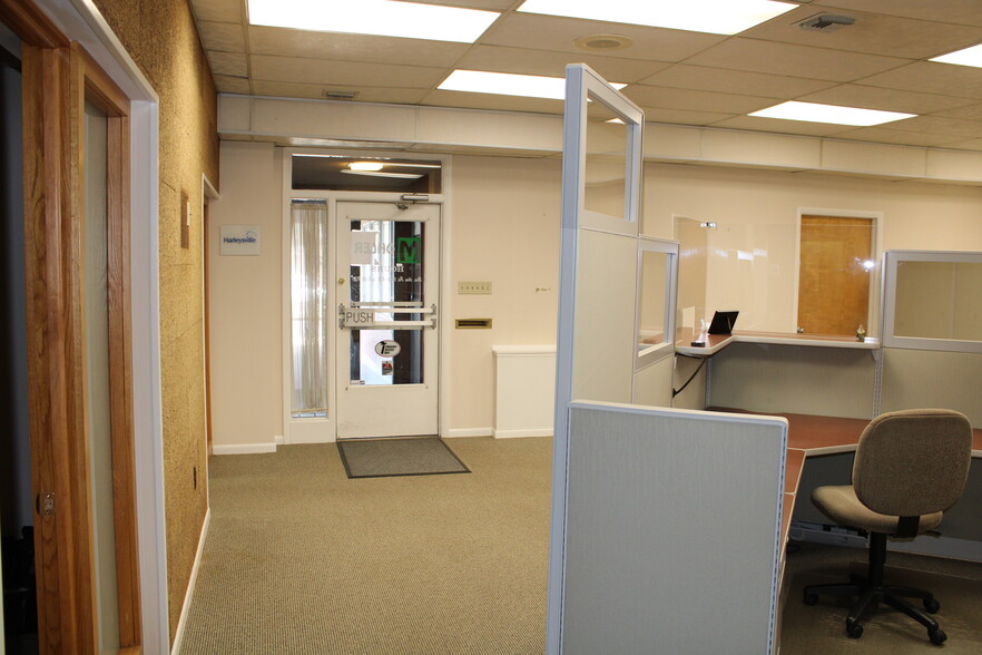More Photos Of 20 W Lancaster Ave, Shillington Office For Lease