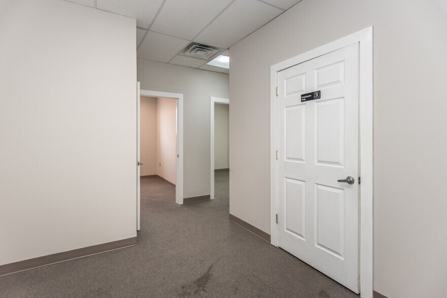 More Photos Of 6044-6052 Castor Ave, Philadelphia Medical For Sale