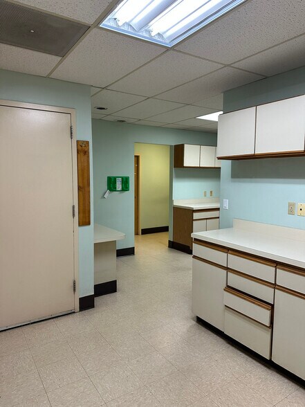 More Photos Of 961 Canal St, Syracuse Medical For Sale