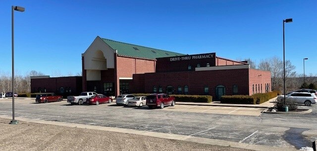 More Photos Of 1330 Commercial St, Warsaw Office For Sale