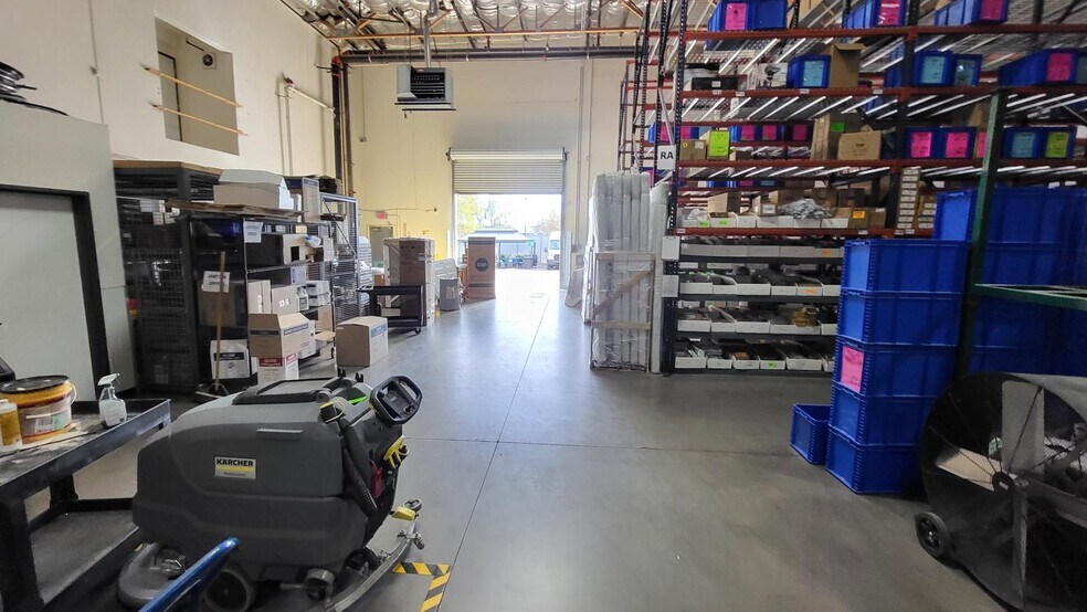 More Photos Of 3326 Ponderosa Way, Las Vegas Warehouse For Lease