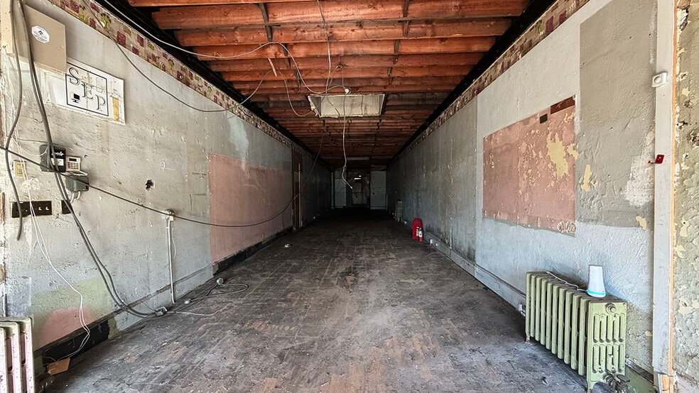 More Photos Of 188 Beach 116th St, Far Rockaway Storefront For Lease