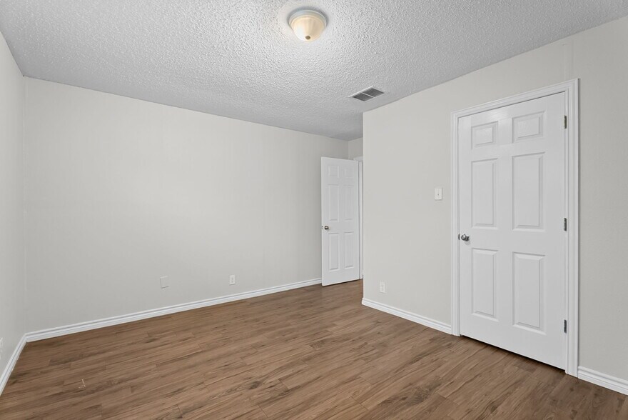 More Photos Of 429 Johnson St, Longview Apartments For Sale