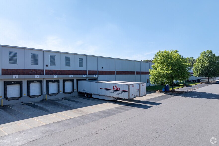 More Photos Of 300 Horizon Dr, Suwanee Warehouse For Lease