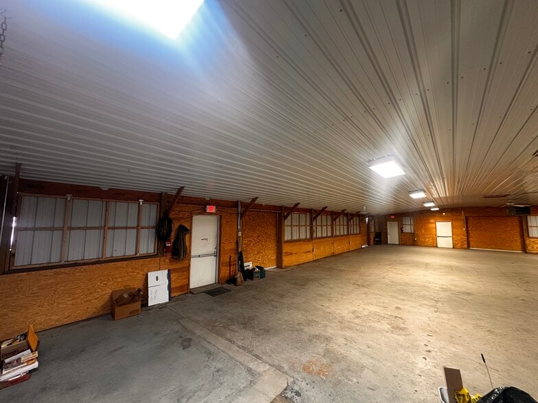 More Photos Of 522A S Main St, Broadway Flex For Sale