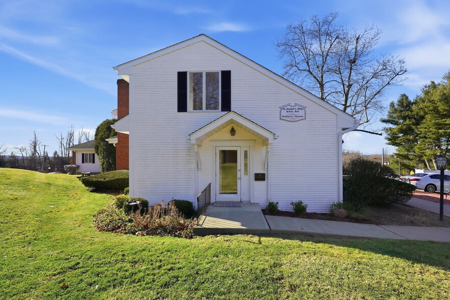 More Photos Of 1050 Sullivan Ave, South Windsor Medical For Sale