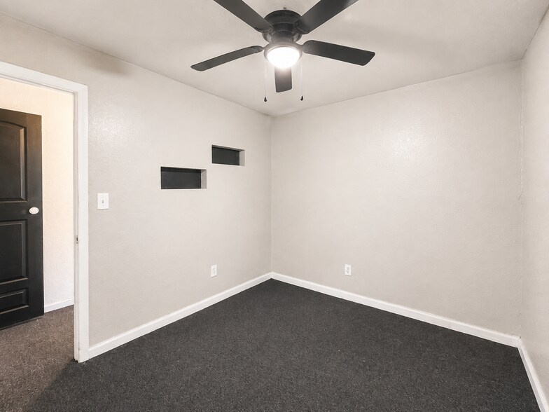 More Photos Of 755 N General McMullen Dr, San Antonio Light Manufacturing For Lease