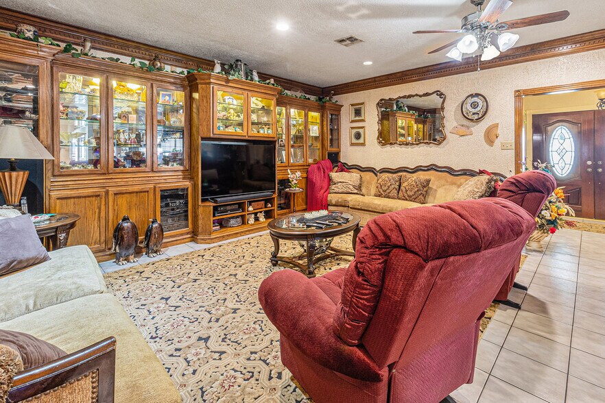 More Photos Of 1454 Oday Rd, Pearland Light Manufacturing For Sale