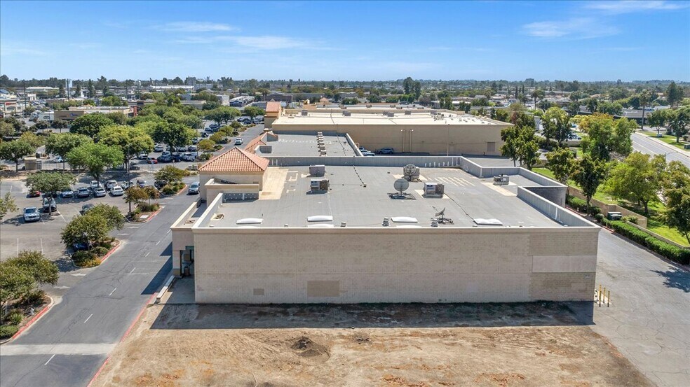 More Photos Of 580 N 11th Ave, Hanford Freestanding For Lease