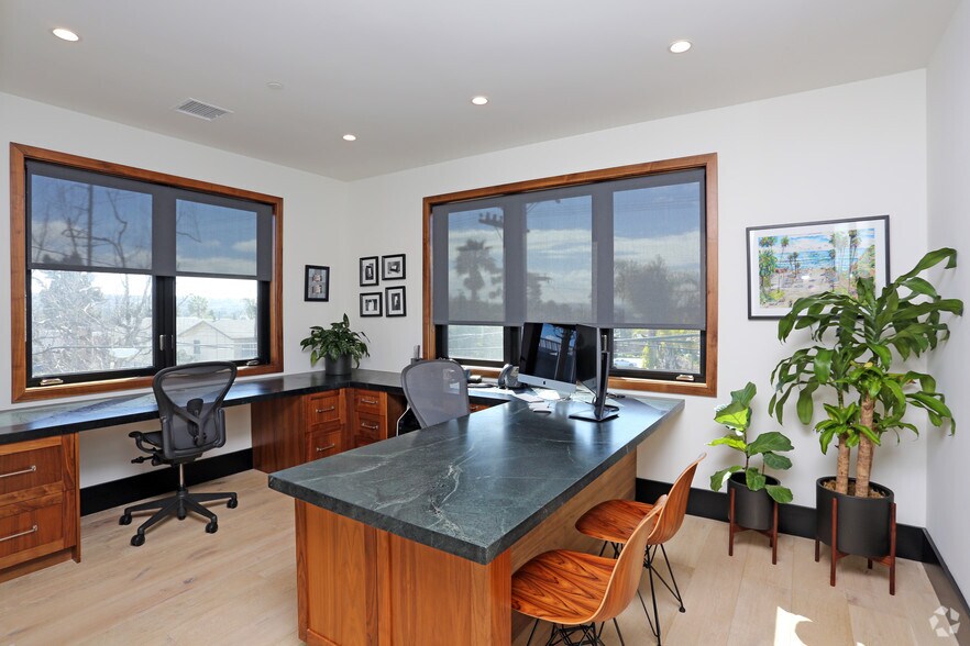 More Photos Of 2079 Garnet Ave, San Diego Office For Sale