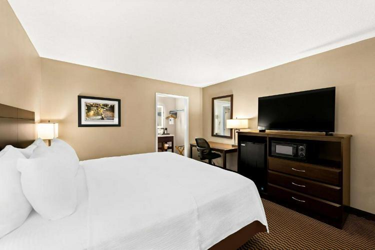 More Photos Of 3120 S Limit Ave, Sedalia Hotel For Sale