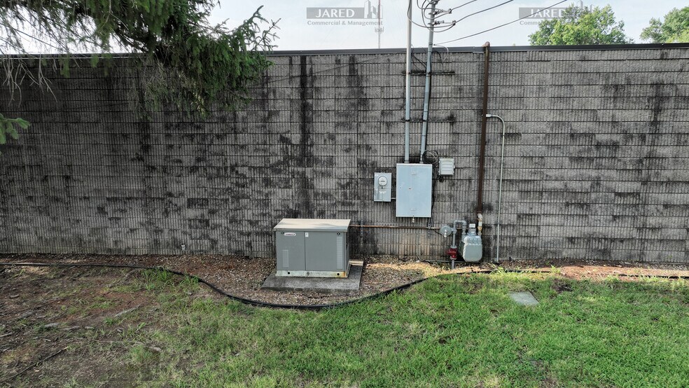 More Photos Of 509 S Union Ave, Springfield Light Distribution For Sale