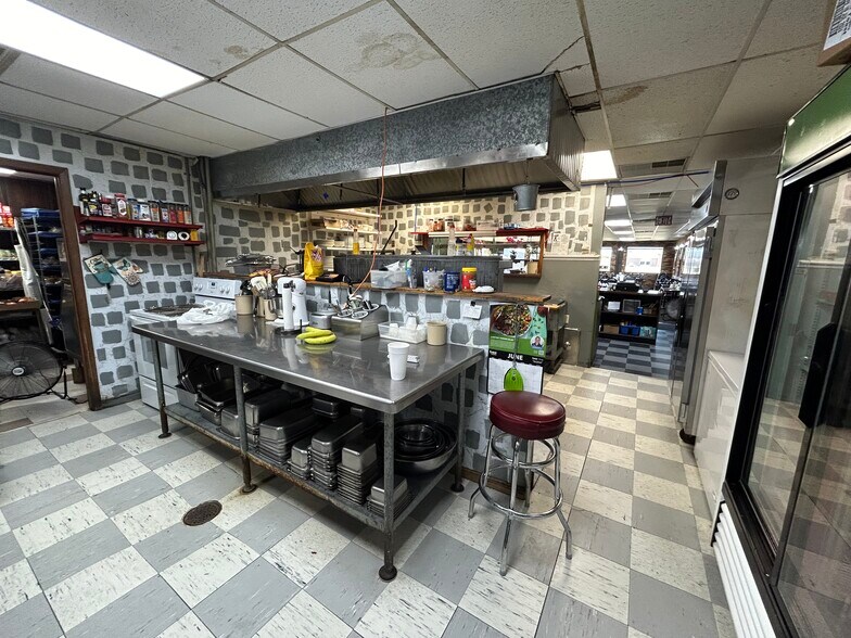 More Photos Of 1110 E 4th St, Ainsworth Restaurant For Sale
