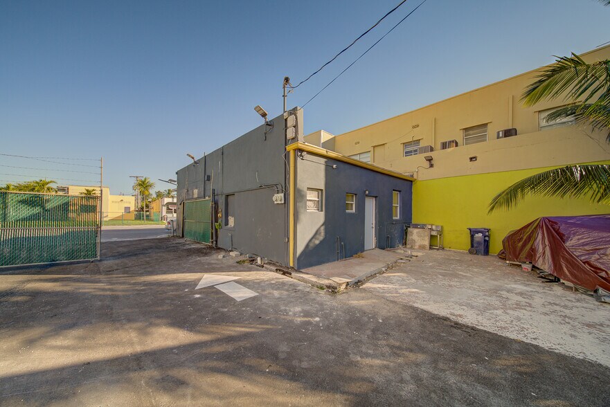 More Photos Of 1750 NW 7th St, Miami Storefront Retail Residential For Sale