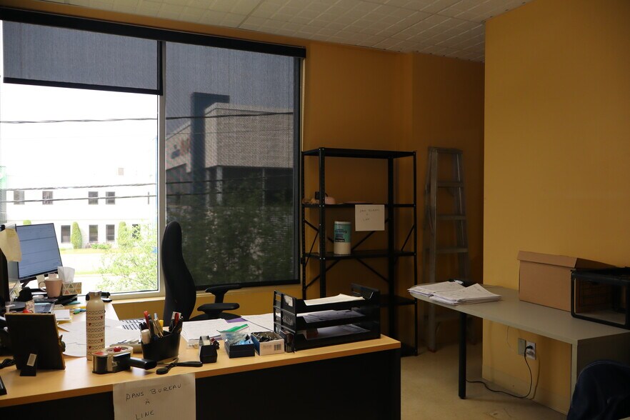 More Photos Of 2655 Rue Michelin, Laval Warehouse For Lease