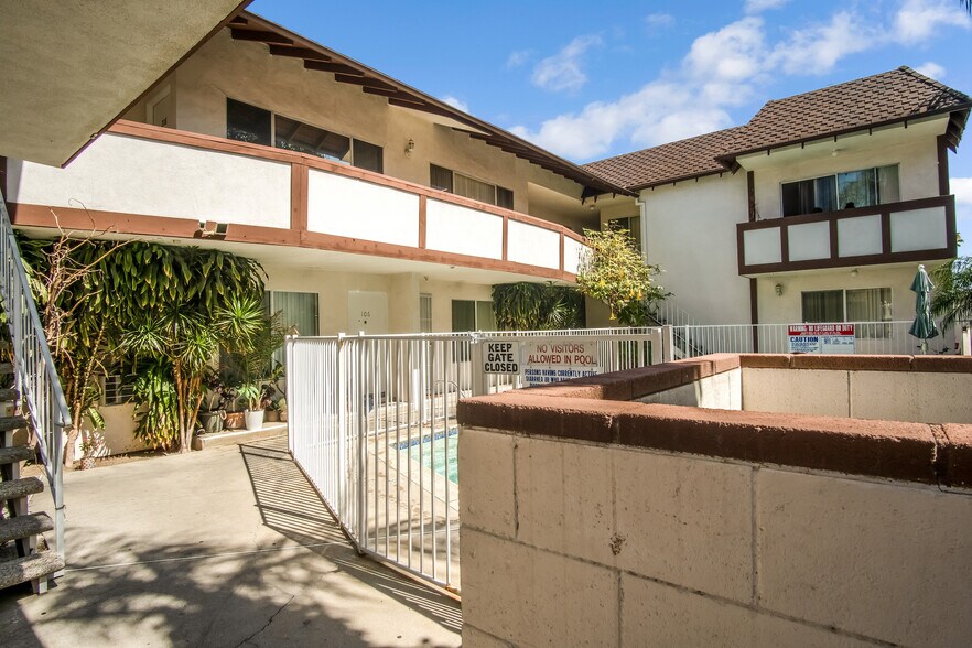 More Photos Of 18540 Prairie St, Northridge Apartments For Sale