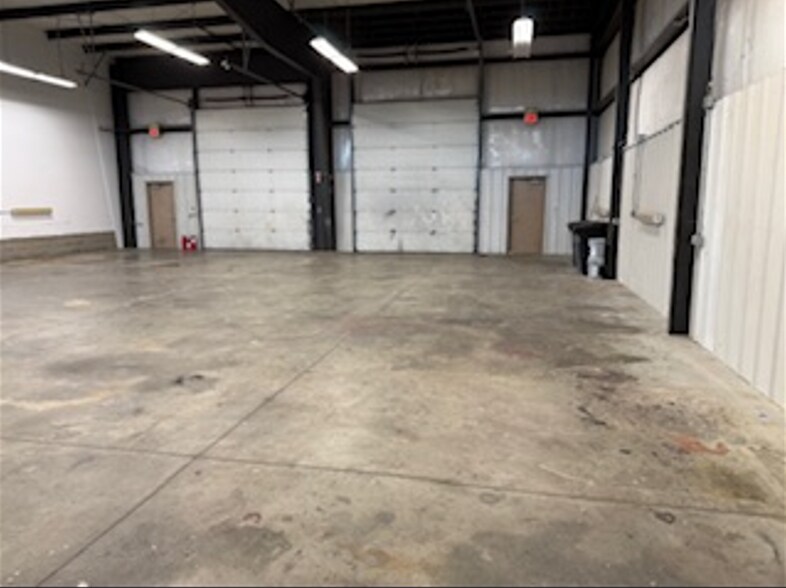 More Photos Of 7701-7711 Affinity Dr, Cincinnati Light Distribution For Lease