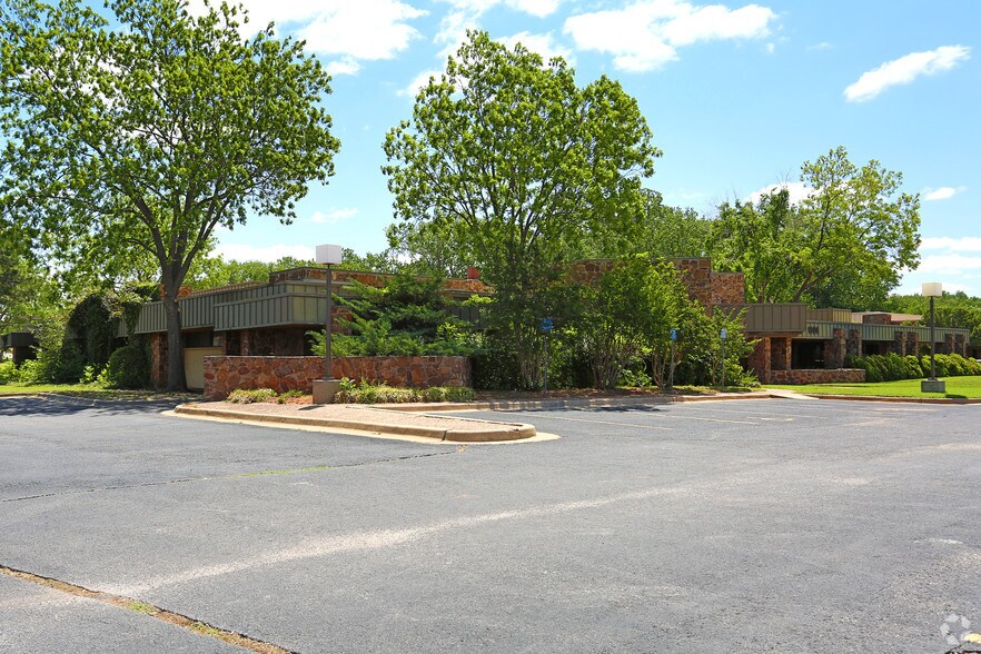 More Photos Of 1309 S Holly Ave, Yukon Medical For Lease