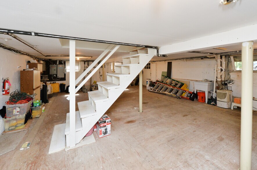 More Photos Of 24 Farview Ter, Paramus Office For Sale