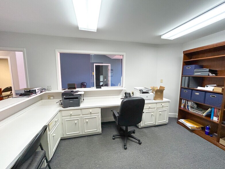 More Photos Of 3512 Godwin Ct, Mobile Medical For Sale