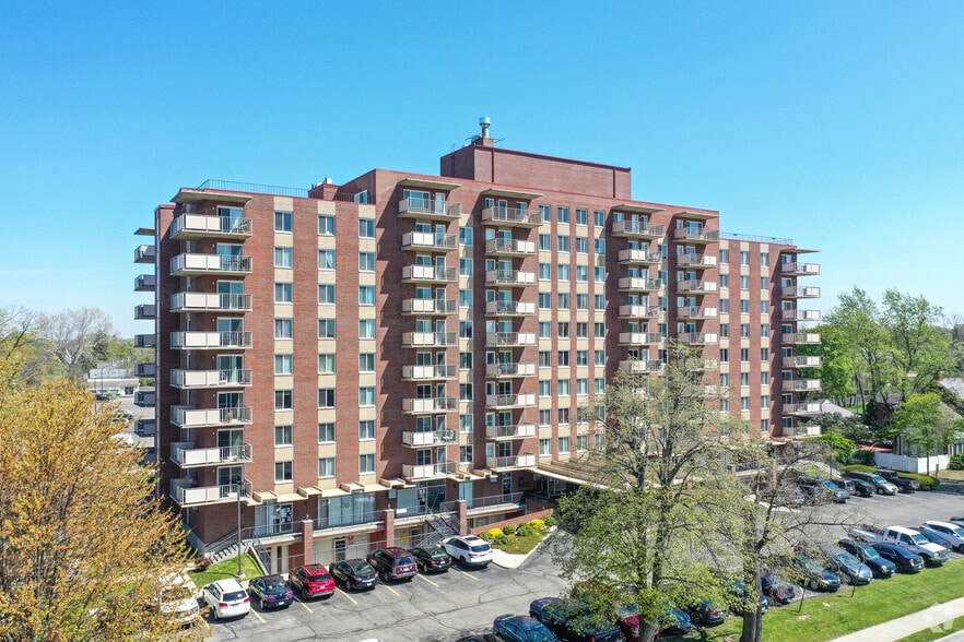 More Photos Of 2100 E High St, Springfield Apartments For Lease