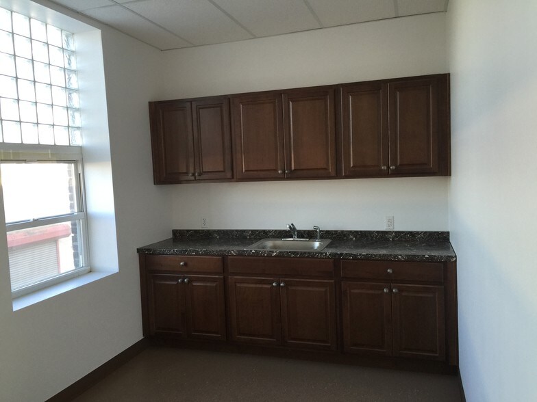 More Photos Of 1615 51st St, North Bergen Manufacturing For Sale