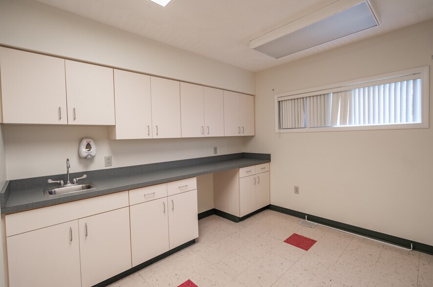 More Photos Of 24 Madison Ave, Endicott Medical For Sale