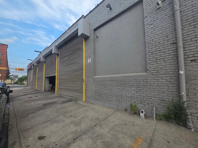 More Photos Of 413-417 Frelinghuysen Ave, Newark Light Distribution For Sale