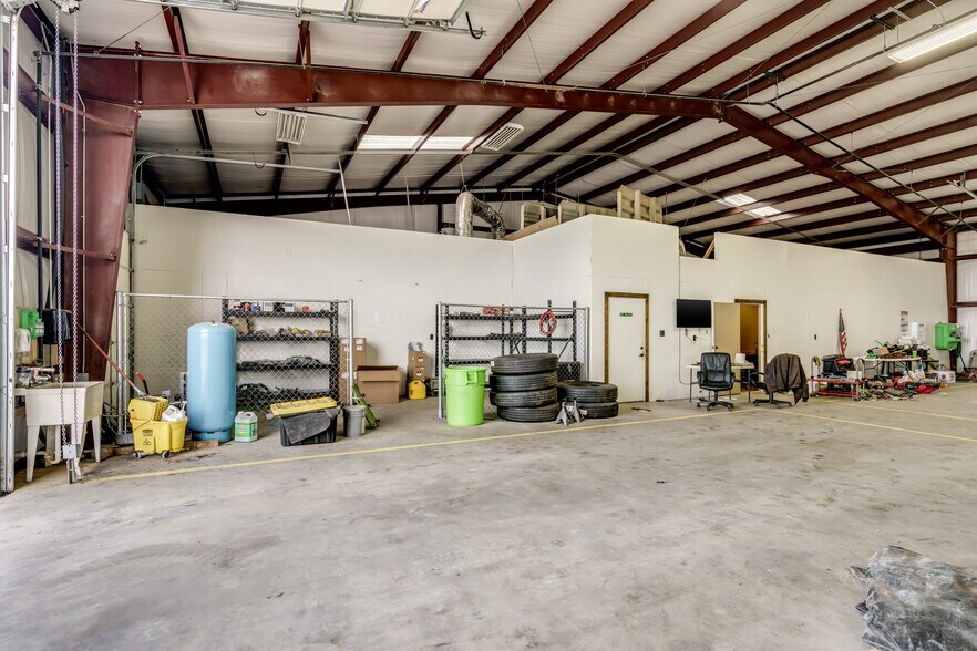 More Photos Of 5901 FM 920, Weatherford Warehouse For Sale