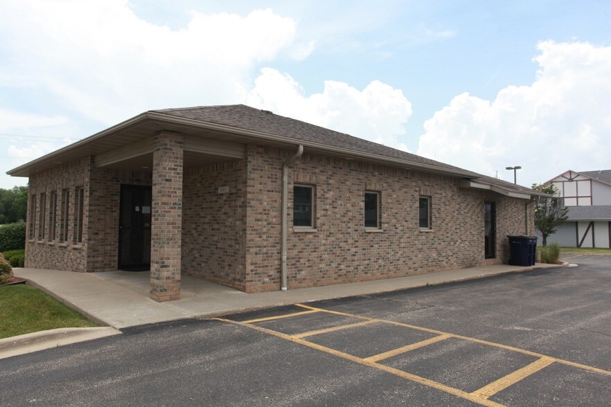 More Photos Of 1305 Excalibur Dr, Janesville Office For Sale