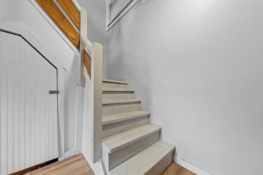 More Photos Of 15 South St, Freeport Apartments For Sale