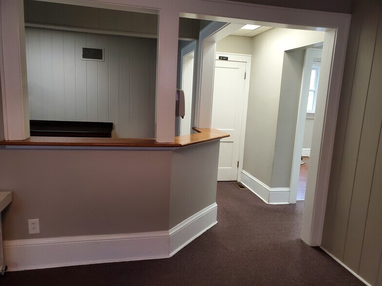 More Photos Of 1602 Grandin Rd SW, Roanoke Medical For Sale