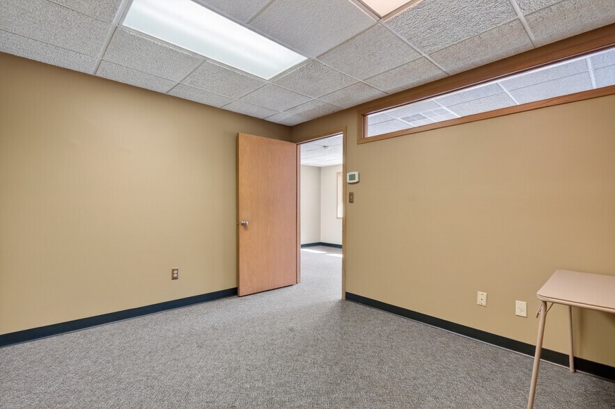 More Photos Of 6300 Sashabaw Rd, Village of Clarkston Storefront For Lease
