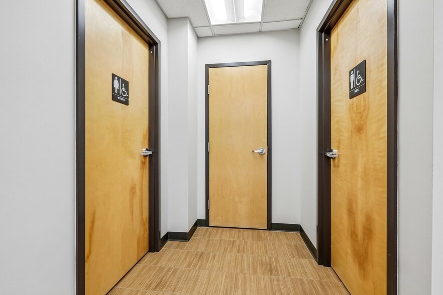 More Photos Of 92 Union Ave, Cresskill Office For Sale
