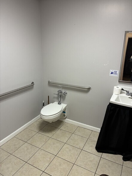 More Photos Of 10 IBM Rd, Poughkeepsie Storefront For Lease