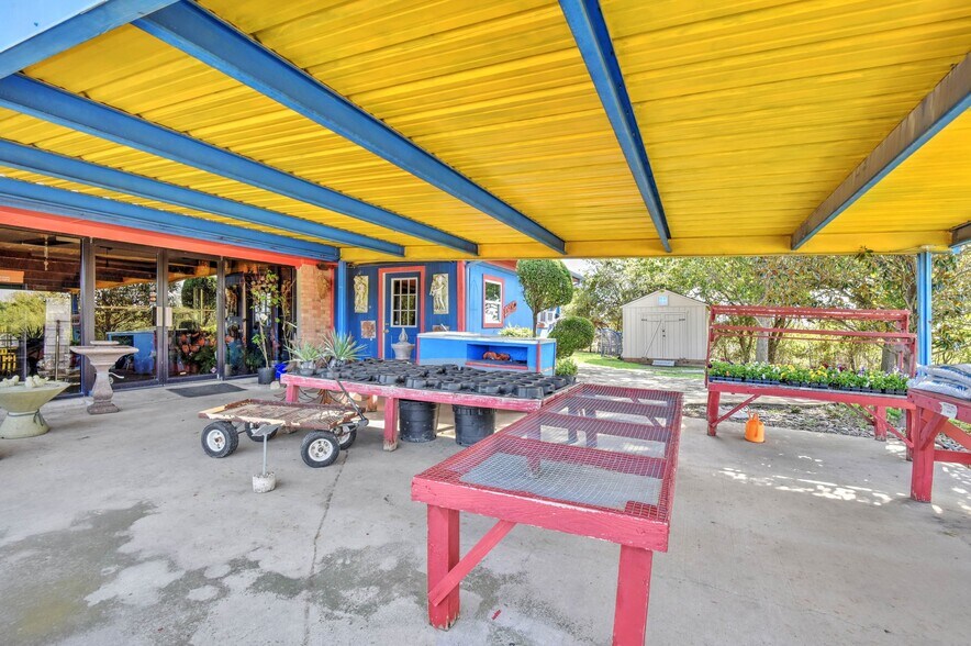 More Photos Of Lease 870 N Preston Road, Celina Garden Center For Lease