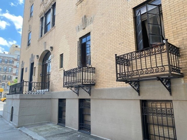 More Photos Of 200 W 139th St, New York Apartments For Sale