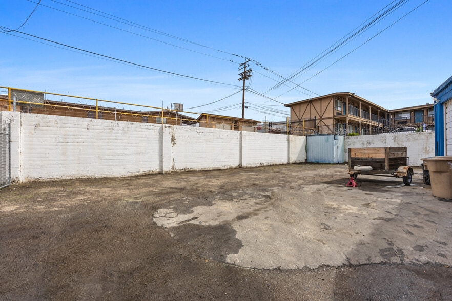 More Photos Of 2000 Union Ave, Bakersfield Auto Repair For Sale