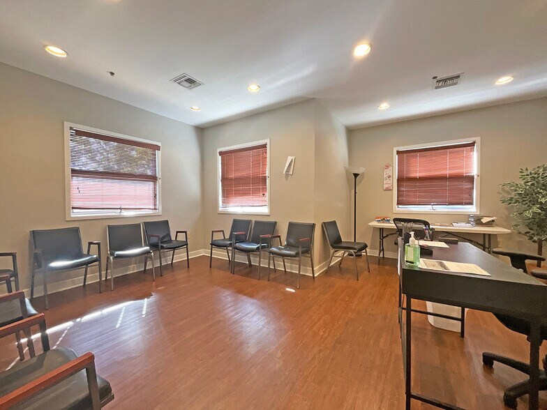 More Photos Of 177 Burt Rd, Lexington Medical For Sale